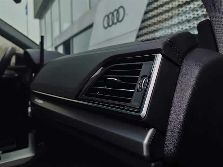 Фото 7 - Audi Q5L