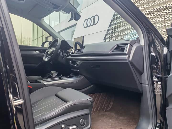 Фото 9 - Audi Q5L
