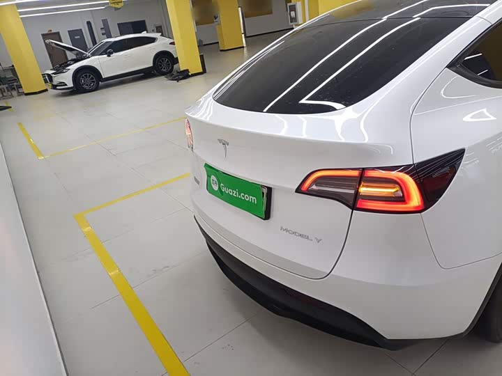 Фото 6 - Tesla Model Y