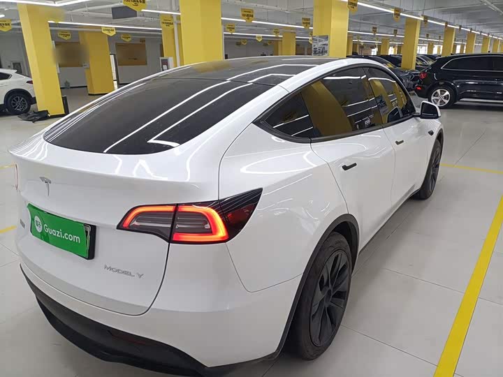 Фото 7 - Tesla Model Y