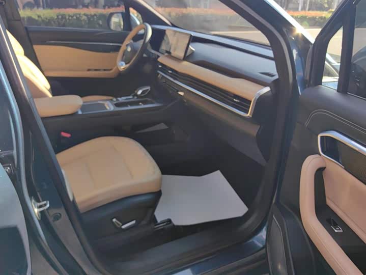 Фото 8 - Geely Okavango L