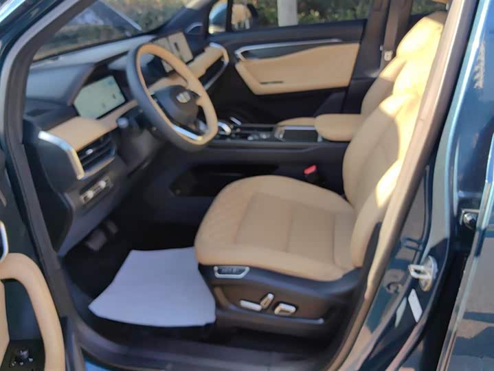 Фото 9 - Geely Okavango L