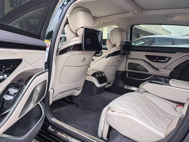 Фото 6 - Mercedes-Benz Maybach S-Class