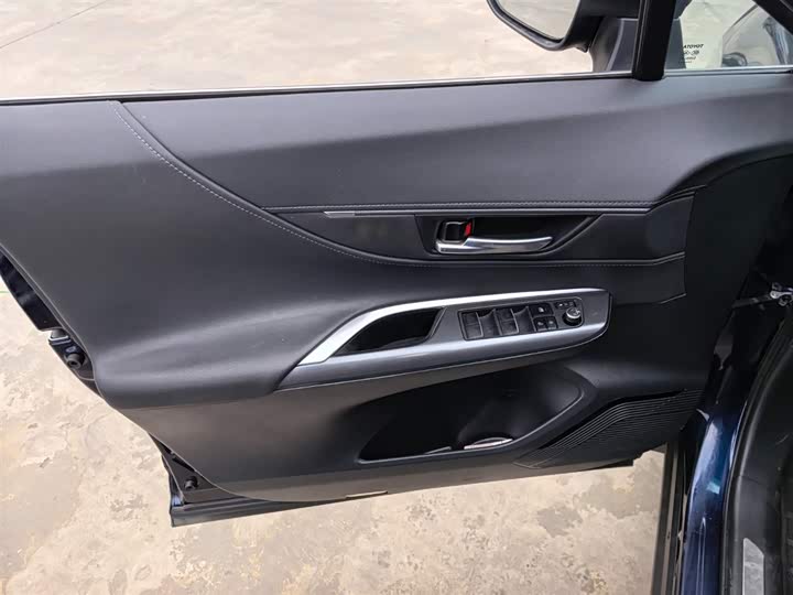 Фото 8 - Toyota Harrier