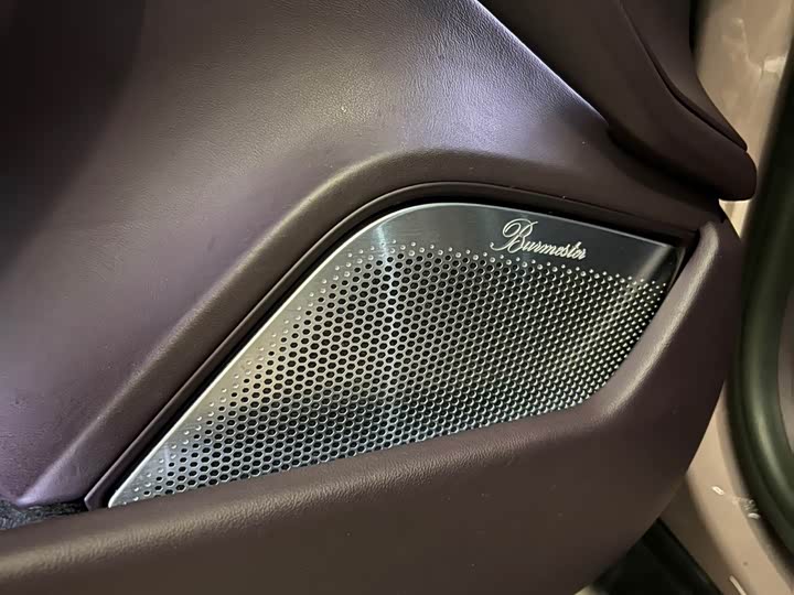 Фото 7 - Porsche Taycan