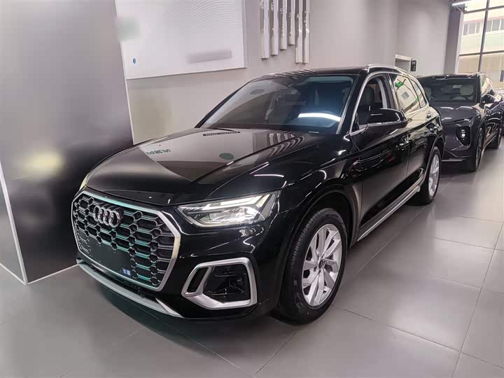 Фото 1 - Audi Q5L