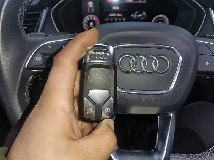 Фото 9 - Audi Q5L