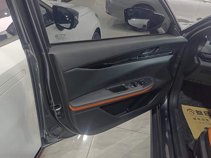 Фото 7 - Changan UNI-V