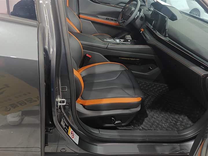 Фото 8 - Changan UNI-V