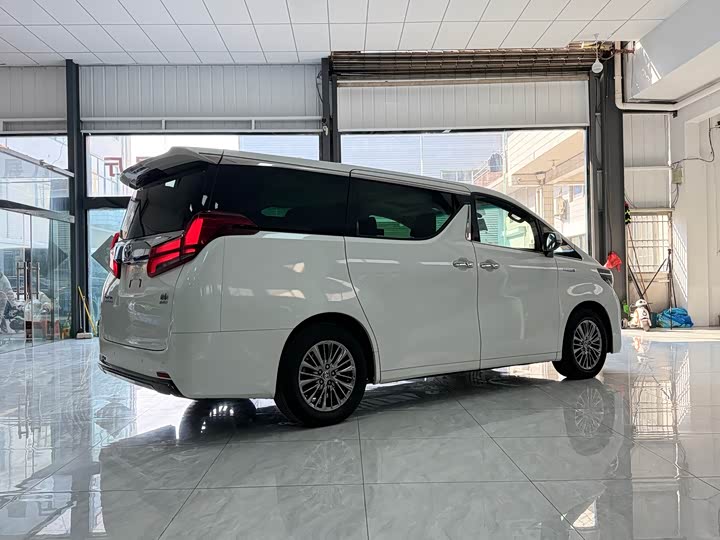 Фото 4 - Toyota Alphard