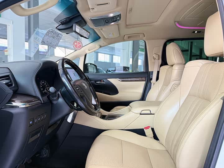 Фото 8 - Toyota Alphard