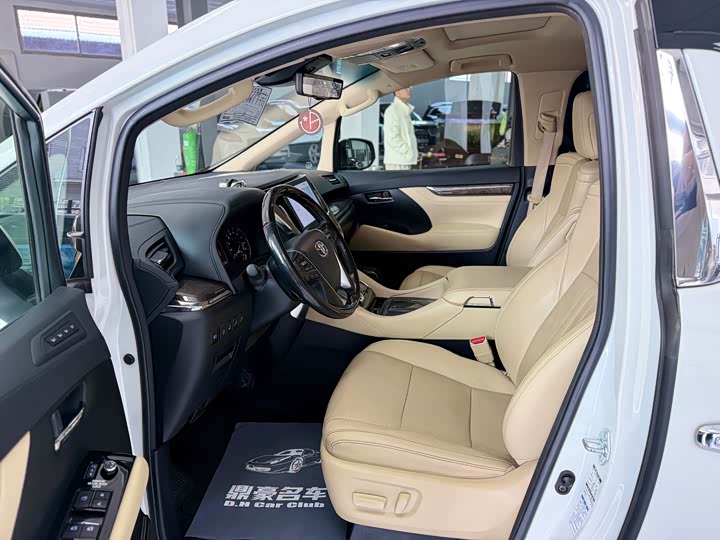 Фото 9 - Toyota Alphard