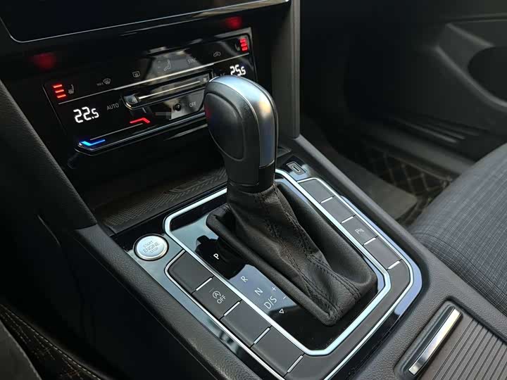 Фото 9 - Volkswagen Passat Variant