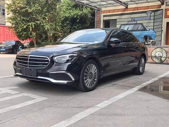 Фото 1 - Mercedes-Benz E-Class