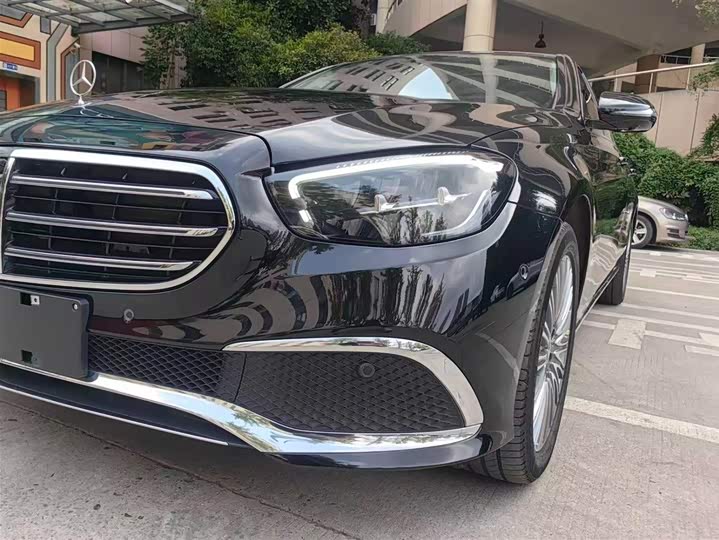 Фото 4 - Mercedes-Benz E-Class