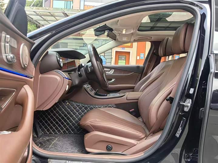 Фото 5 - Mercedes-Benz E-Class