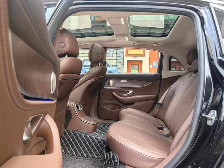 Фото 6 - Mercedes-Benz E-Class