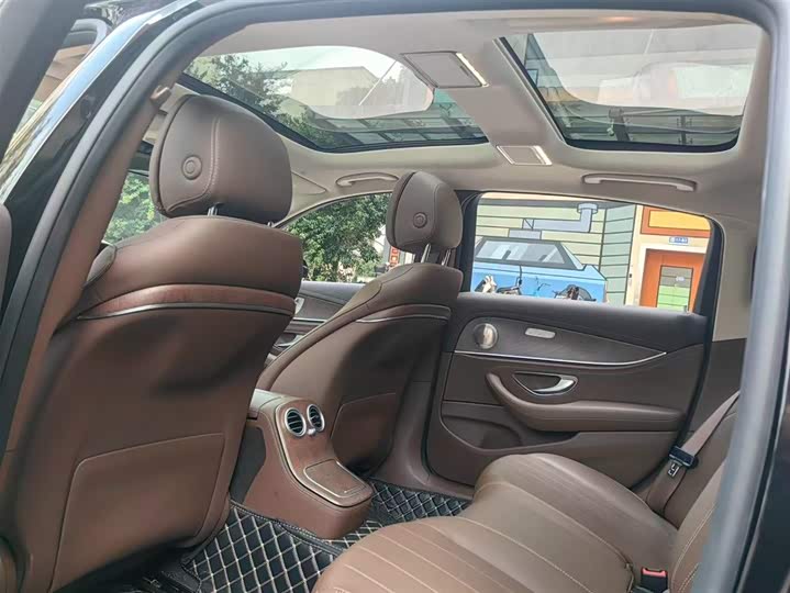 Фото 8 - Mercedes-Benz E-Class