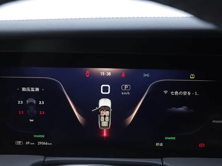 Фото 8 - Hongqi E-HS9