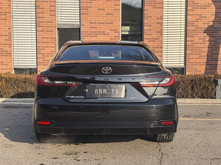 Фото 4 - Toyota Camry