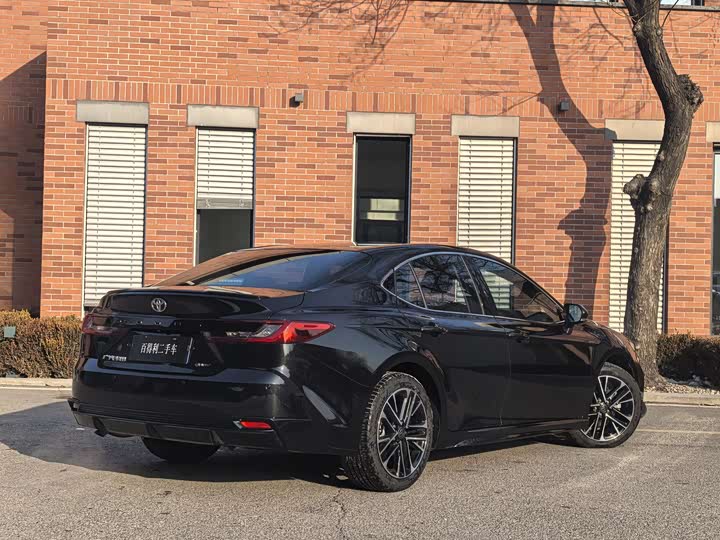 Фото 5 - Toyota Camry