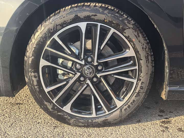 Фото 7 - Toyota Camry