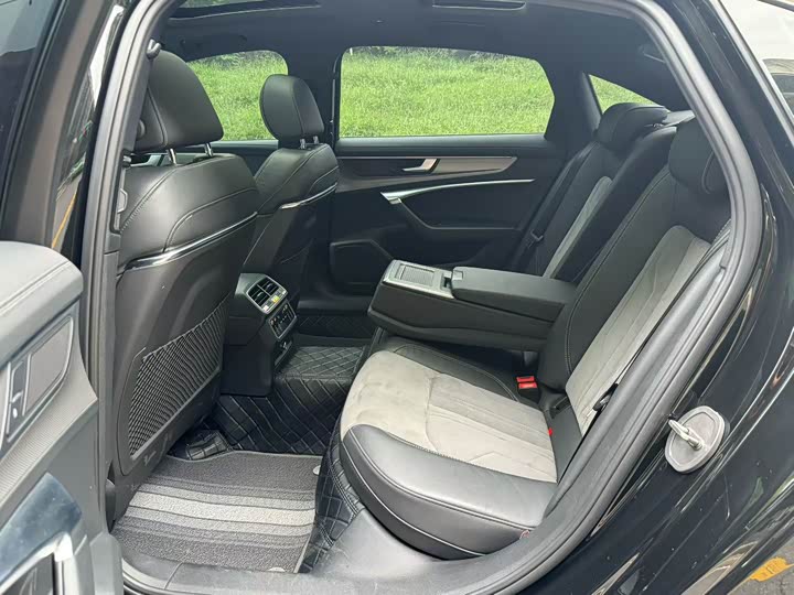 Фото 6 - Audi A6L Hybrid