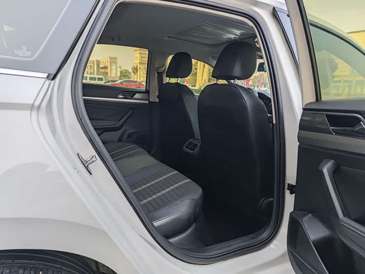 Фото 9 - Volkswagen Lavida