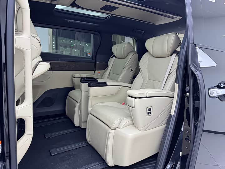 Фото 5 - Toyota Vellfire