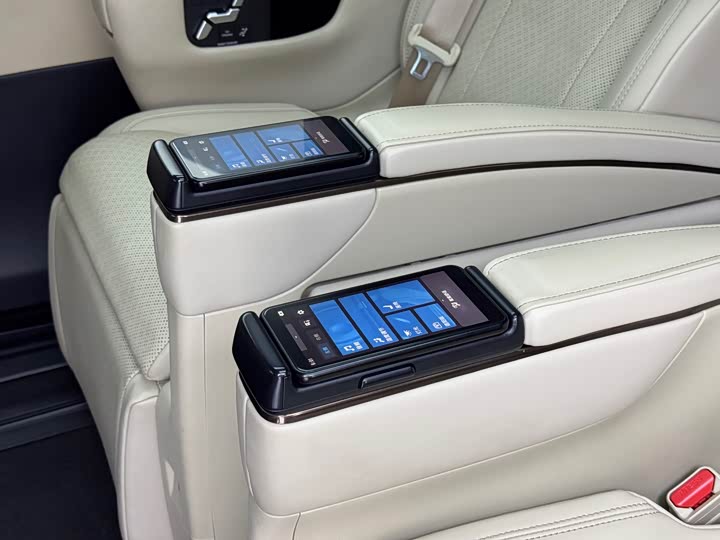 Фото 7 - Toyota Vellfire