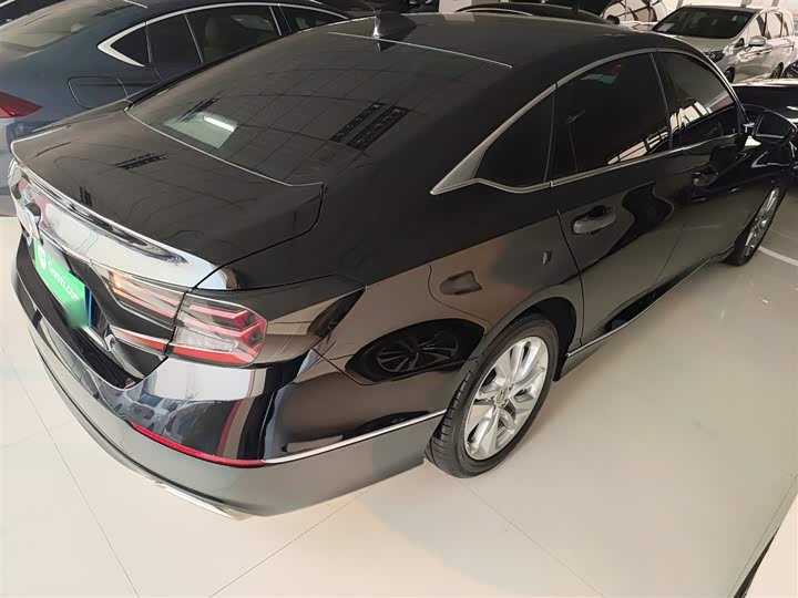 Фото 7 - Honda Accord