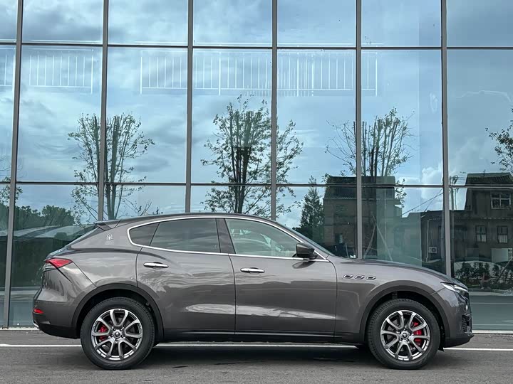 Фото 3 - Maserati Levante