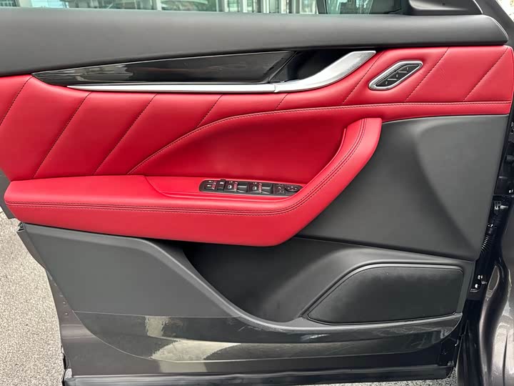 Фото 7 - Maserati Levante