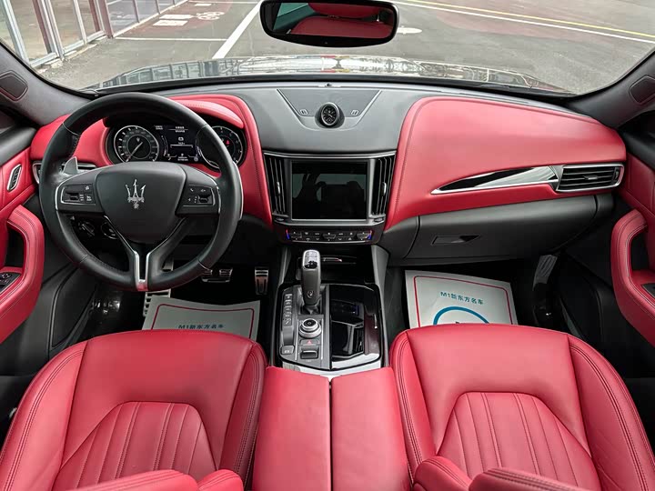 Фото 9 - Maserati Levante