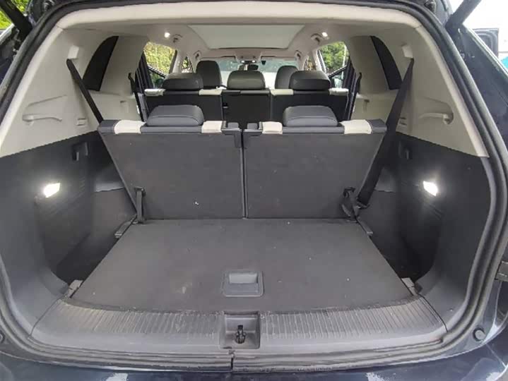 Фото 9 - Volkswagen ID.6 Crozz