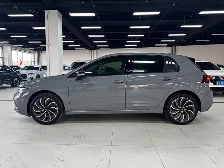 Фото 7 - Volkswagen Golf