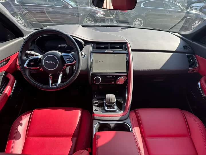 Фото 8 - Jaguar E-Pace