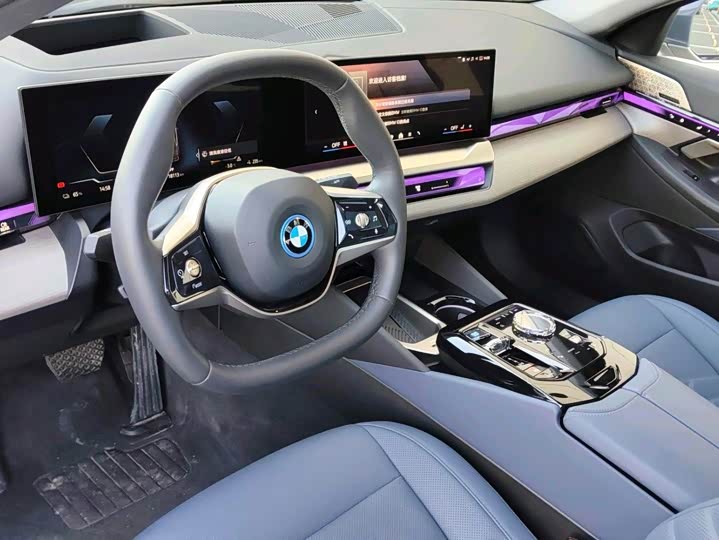 Фото 7 - BMW i5