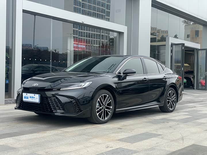 Фото 1 - Toyota Camry