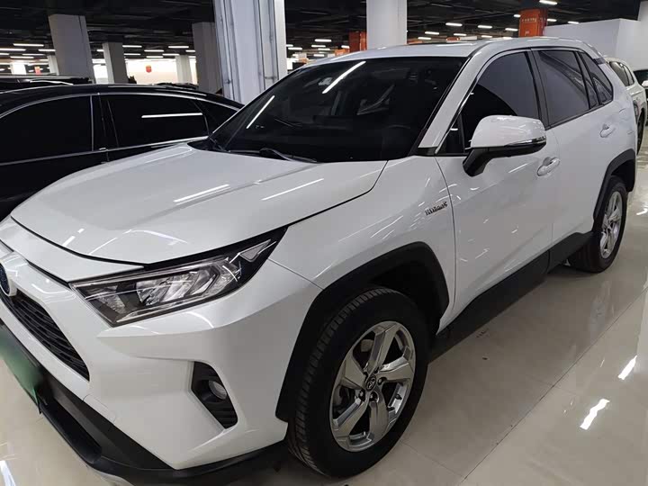 Фото 2 - Toyota RAV4