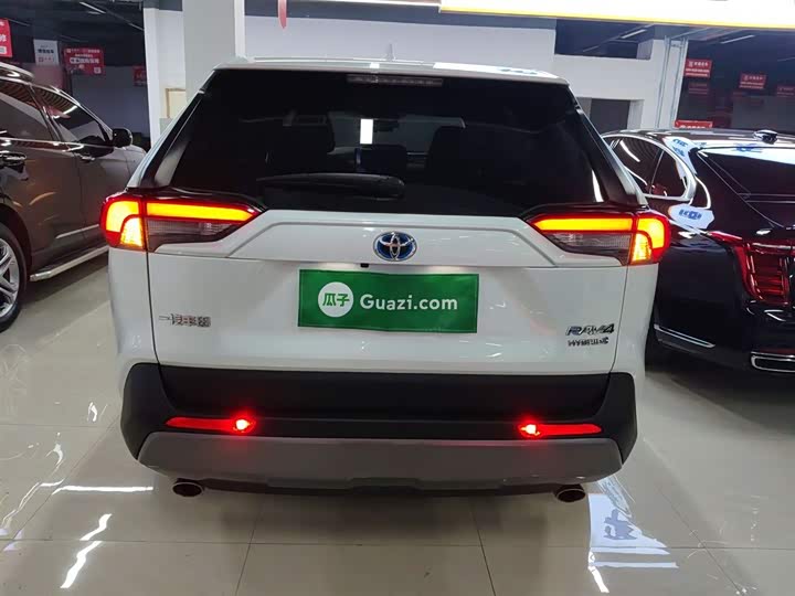 Фото 6 - Toyota RAV4