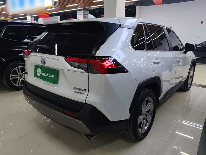 Фото 7 - Toyota RAV4