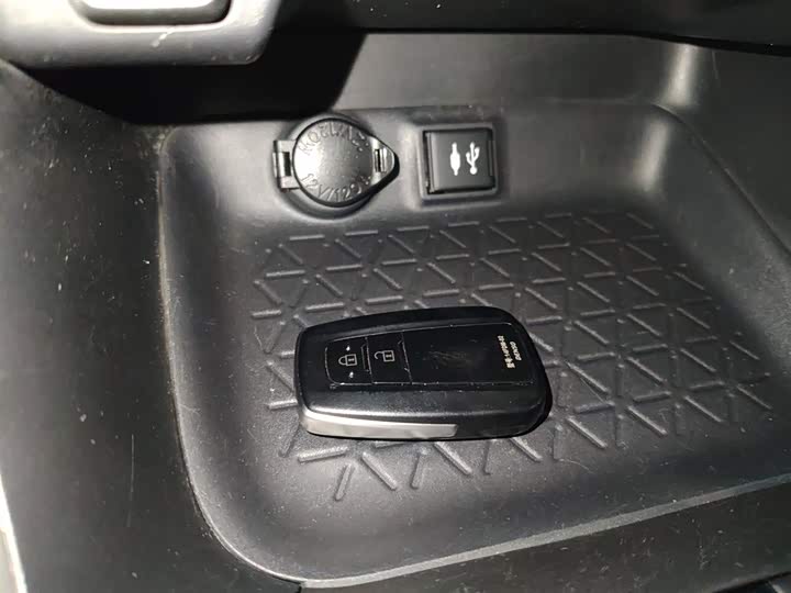 Фото 9 - Toyota RAV4