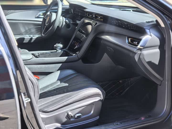 Фото 6 - Hongqi H5