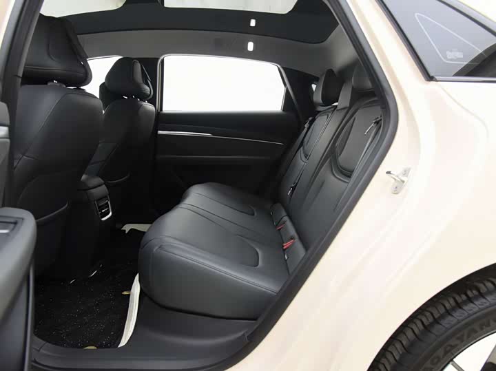 Фото 7 - XPeng Mona M03