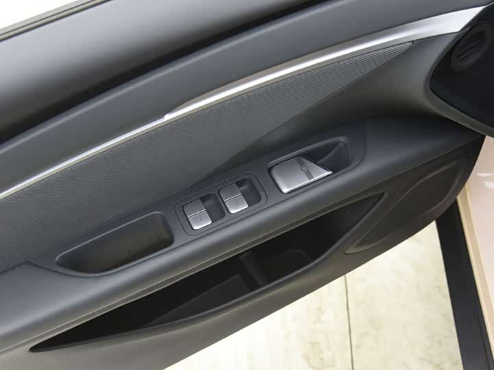 Фото 8 - XPeng Mona M03