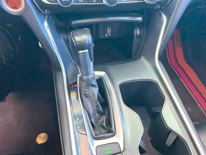 Фото 7 - Honda Accord