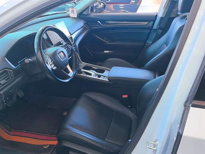 Фото 8 - Honda Accord