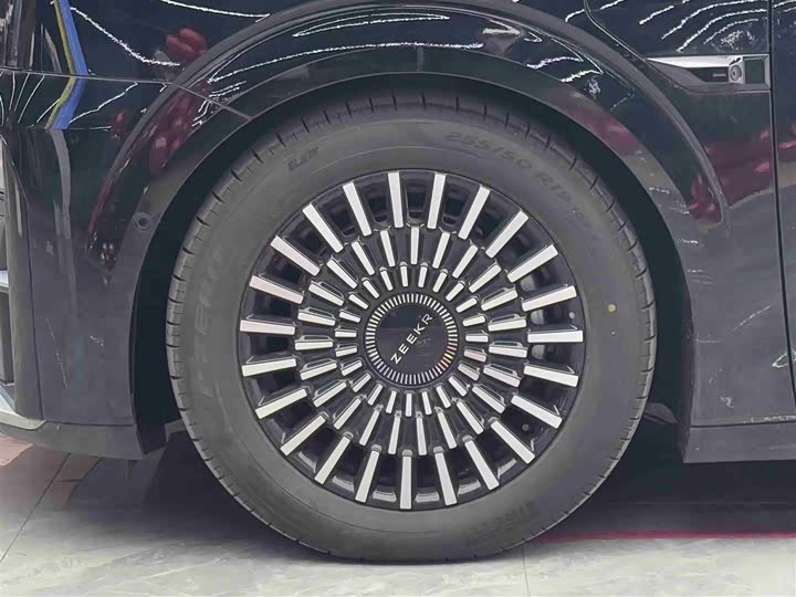 Фото 4 - Zeekr 009