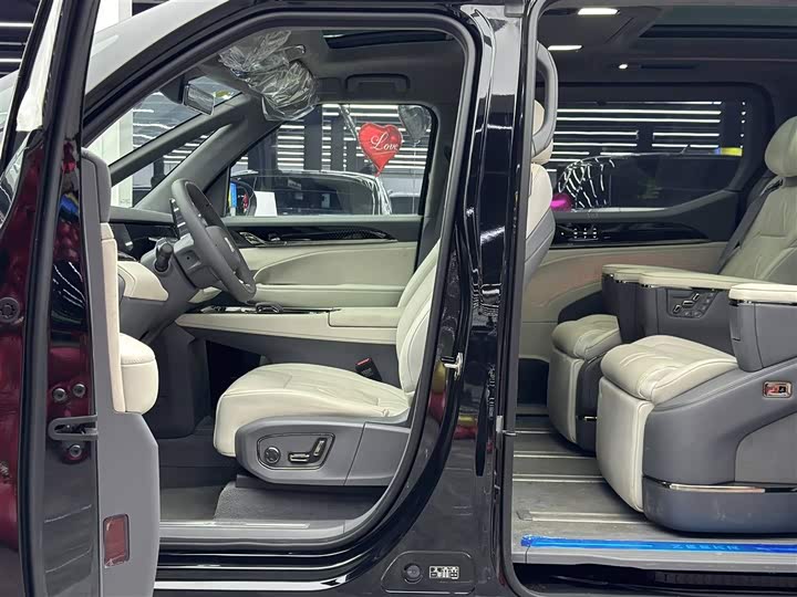 Фото 6 - Zeekr 009